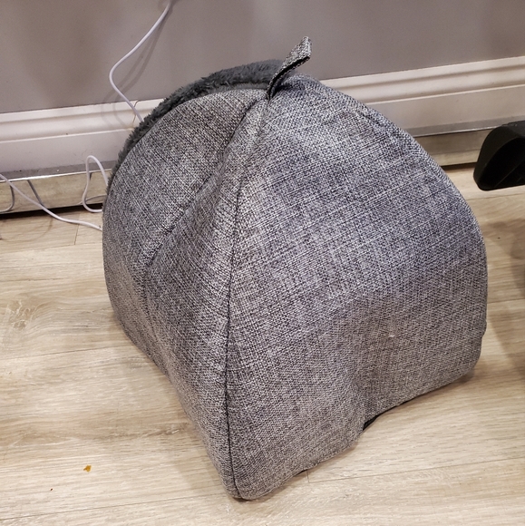 SOLD-Soft Cat Bed Warm Semi-Enclosed Cat House Kennel for Dogs Cats Deep Sleep - Picture 3 of 3